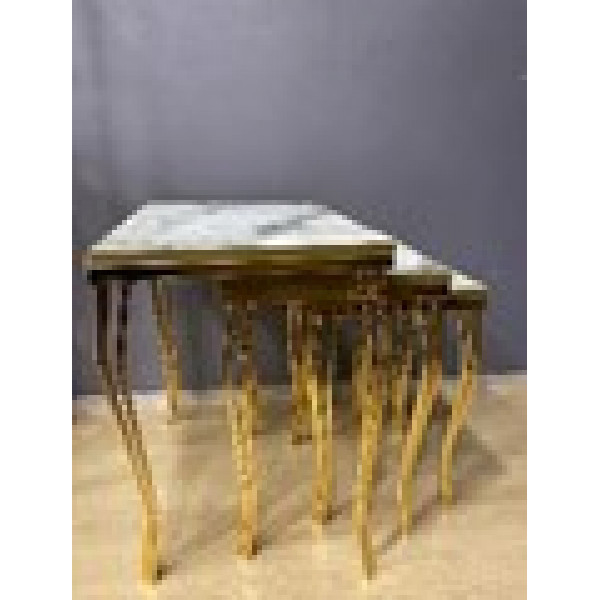 طقم طاولات مربعة عدد 3 طاولات رخامية بارجل ذهبية