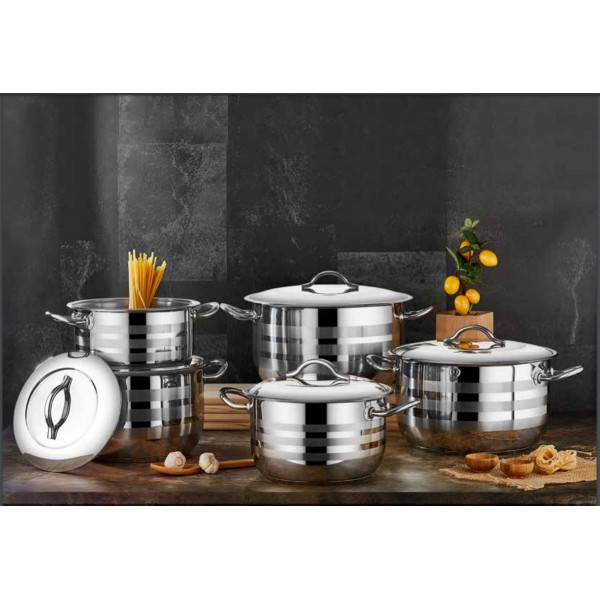 Stainless steel casserole set decorated with a ribbon